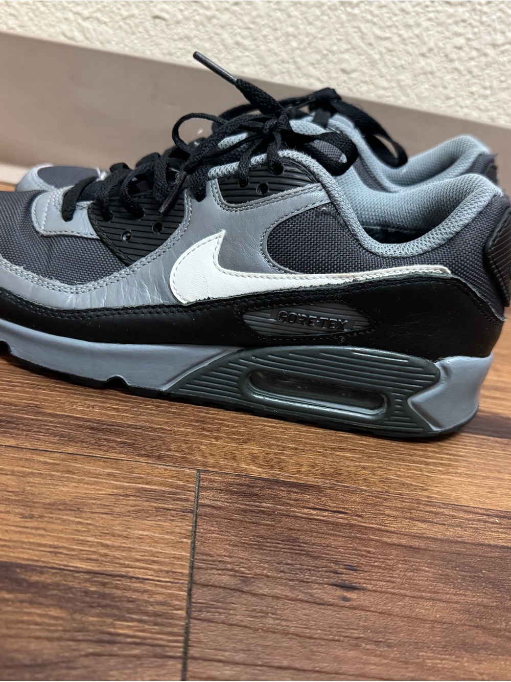 Nike Air Max 90 Gore-Tex Dark Smoke Grey shoes